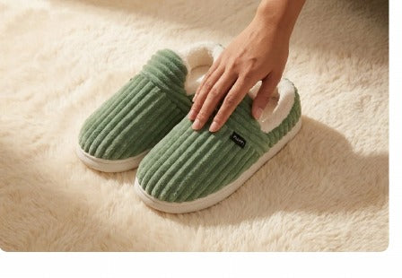 Chaussons Nuage verts sur tapis